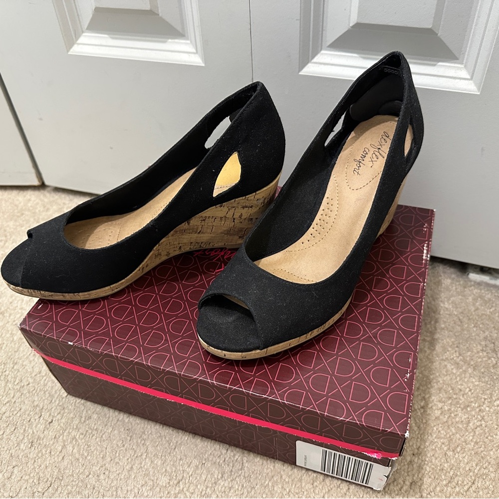 Elegant Black Peep Toe Wedges
